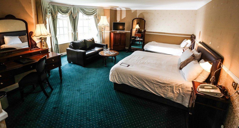 Mere Court Hotel Knutsford Extérieur photo